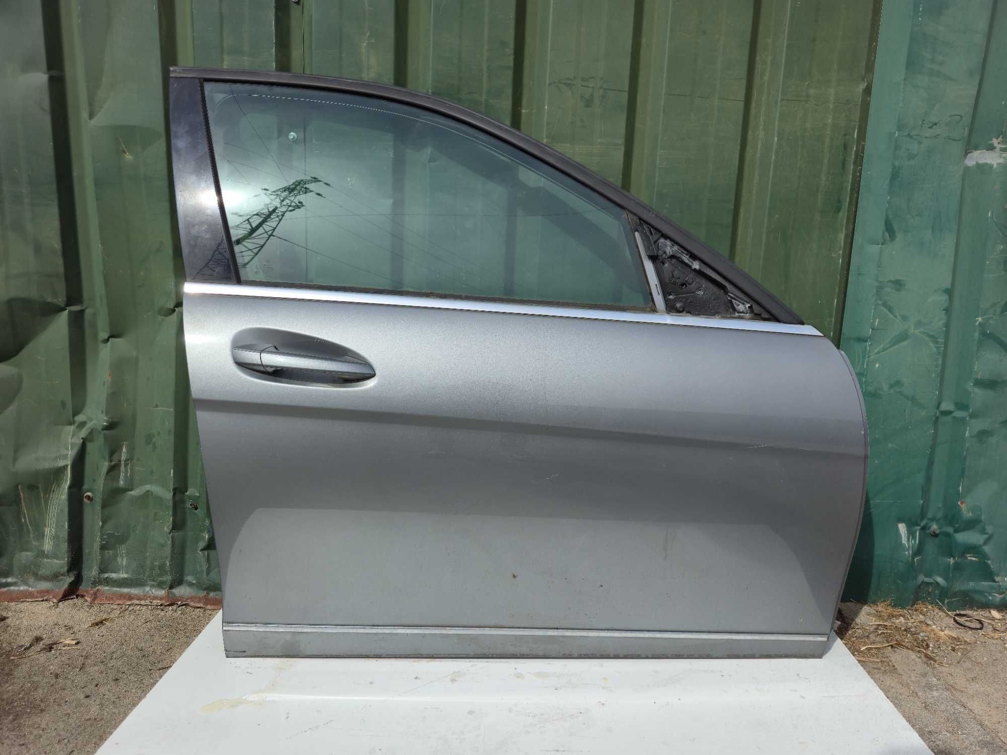 Porta frente direita MERCEDES C Class W204. (2007 a 2015)