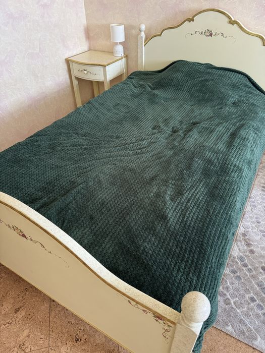 Меблі для спальні, дерево