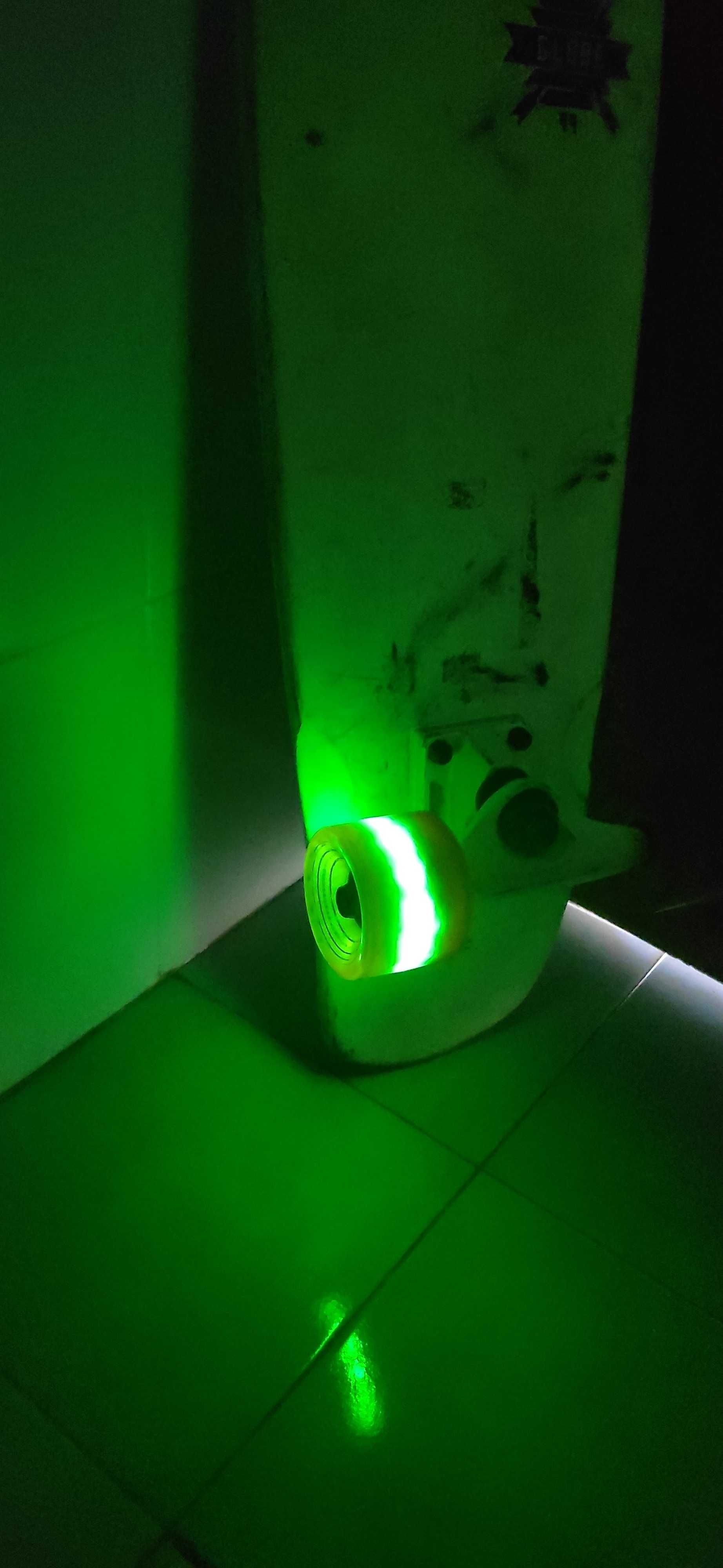 Penny Skate/Mini Cruiser Skateboard Globe Fluorescente + Leds