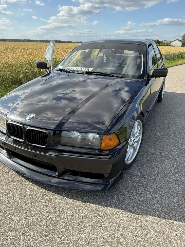 Bmw e36 (b+g, klima).