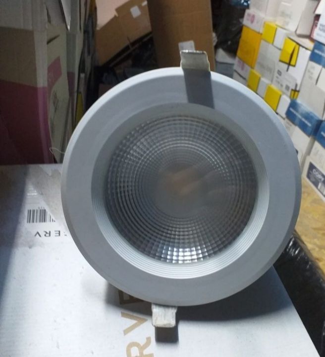 Lampa halogenowa w oprawie wpuszczana sufitowa  19 sztuk