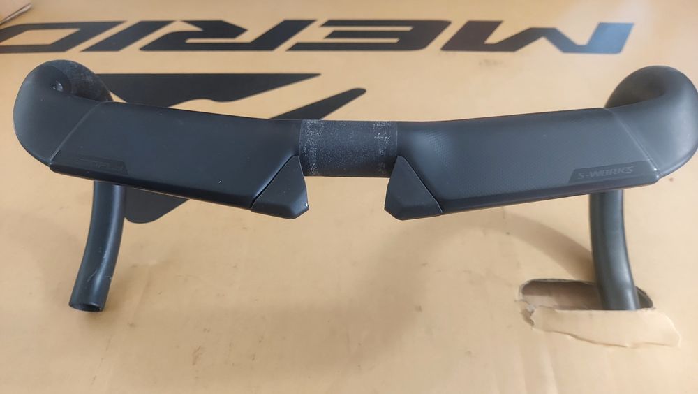 Guiadores e avanço  Sworks e Roval  ergonômico 420mm