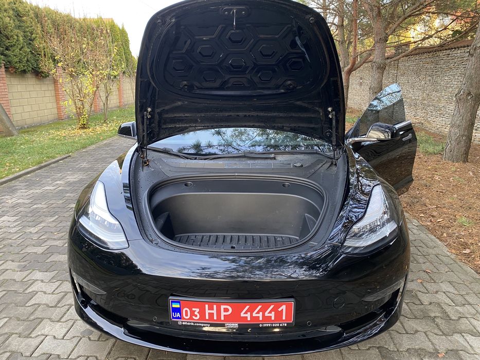 Продам Тесла модел 3