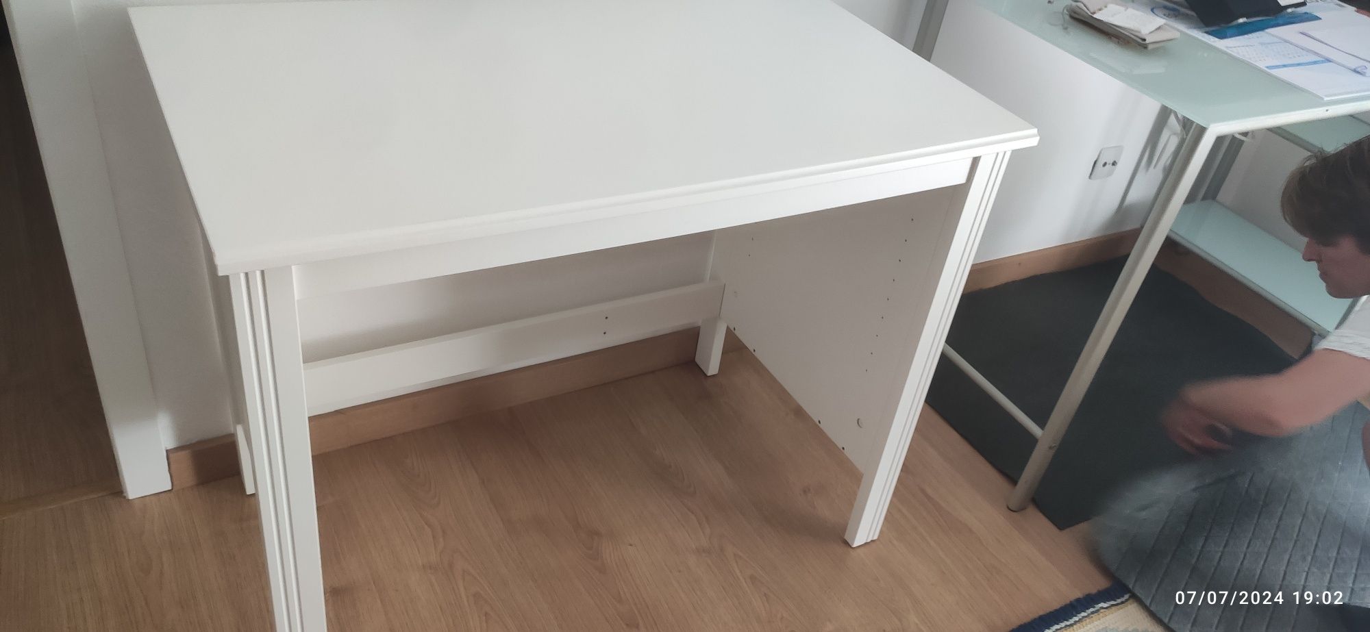Mesa/secretária.
