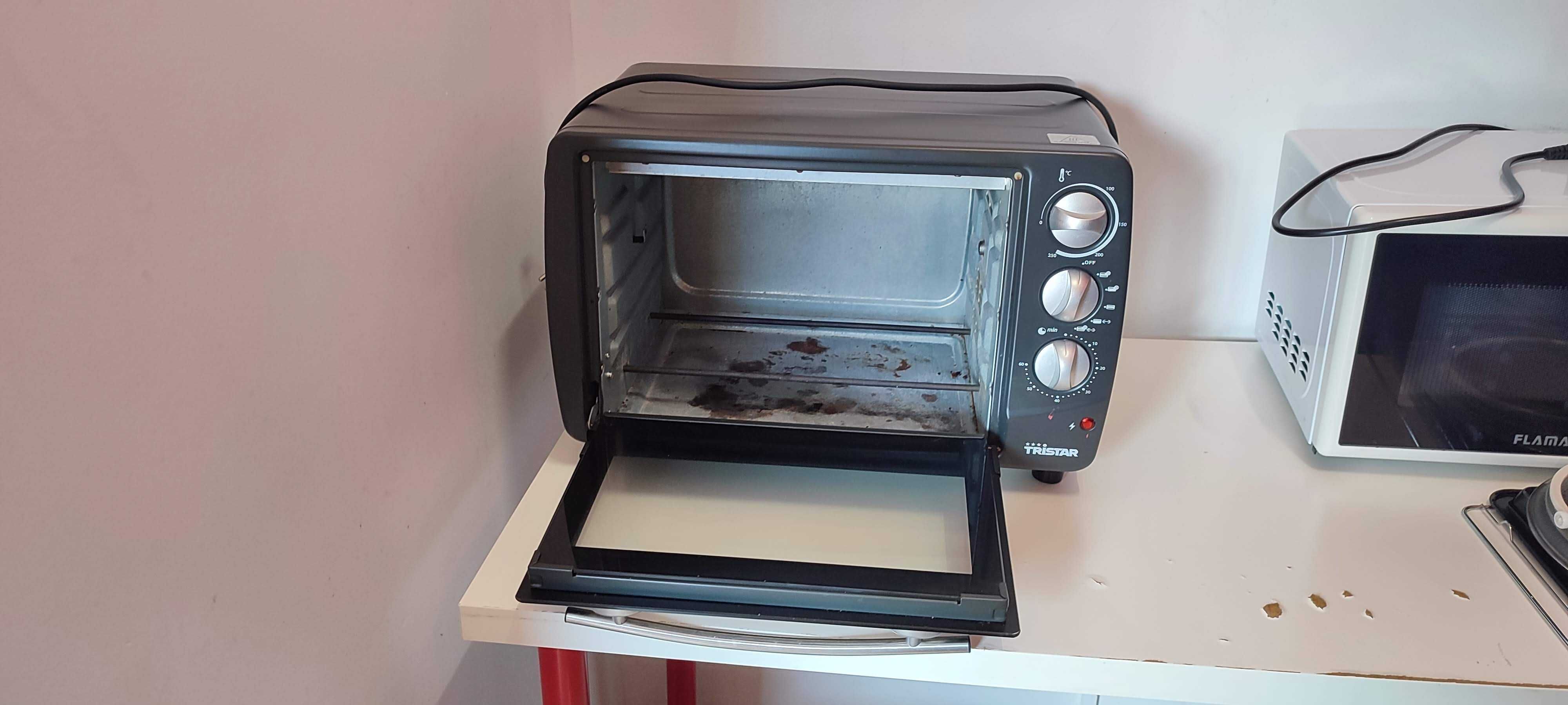 Forno Tristar preto 28 litros em bom estado