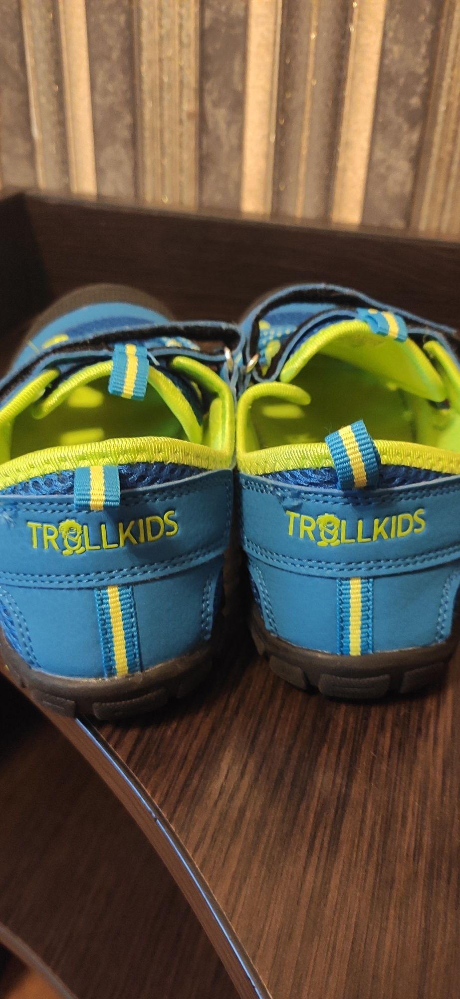 Босоніжки -сандалі Trollkids