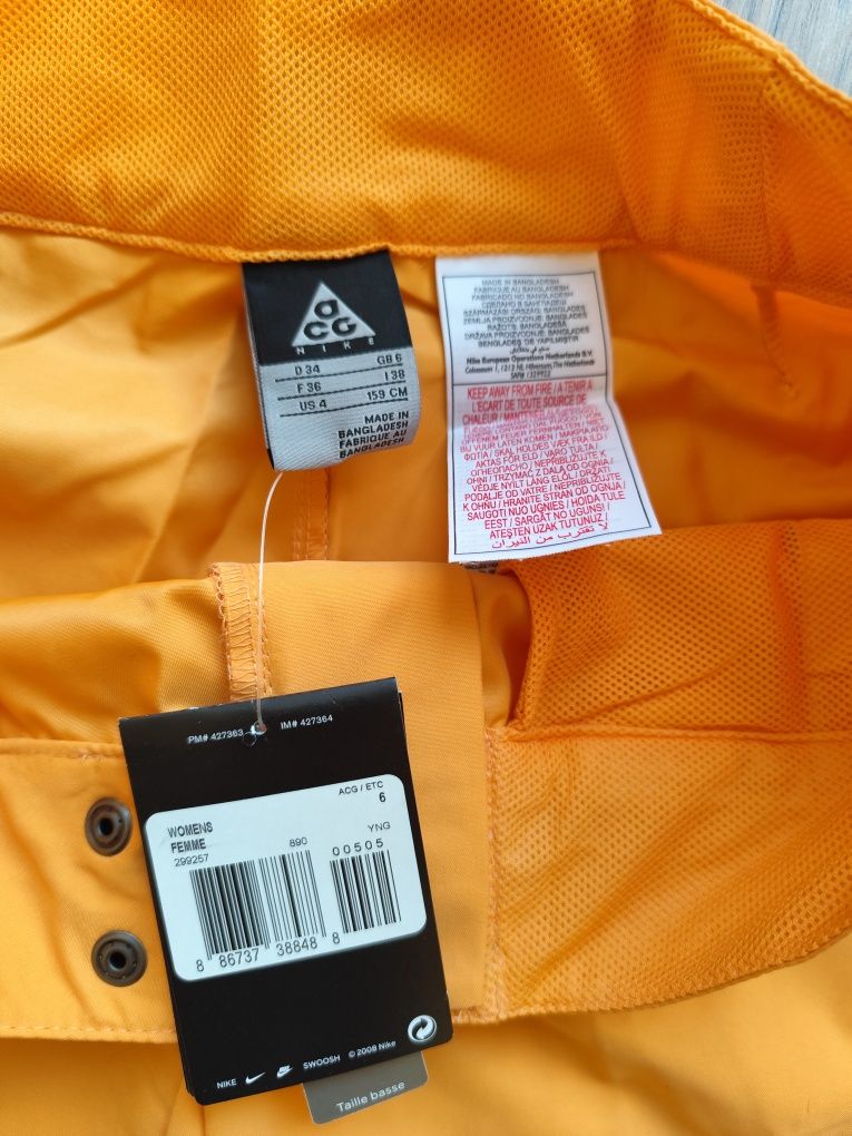 Damskie żółte i zielone spodenki Nike ACG
Rozmiar UK 6Zupełnie nowyNik