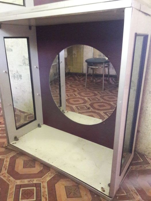 Стелажі торгові прилавки