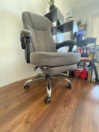 Офісне крісло текстильне в ідеальному стані