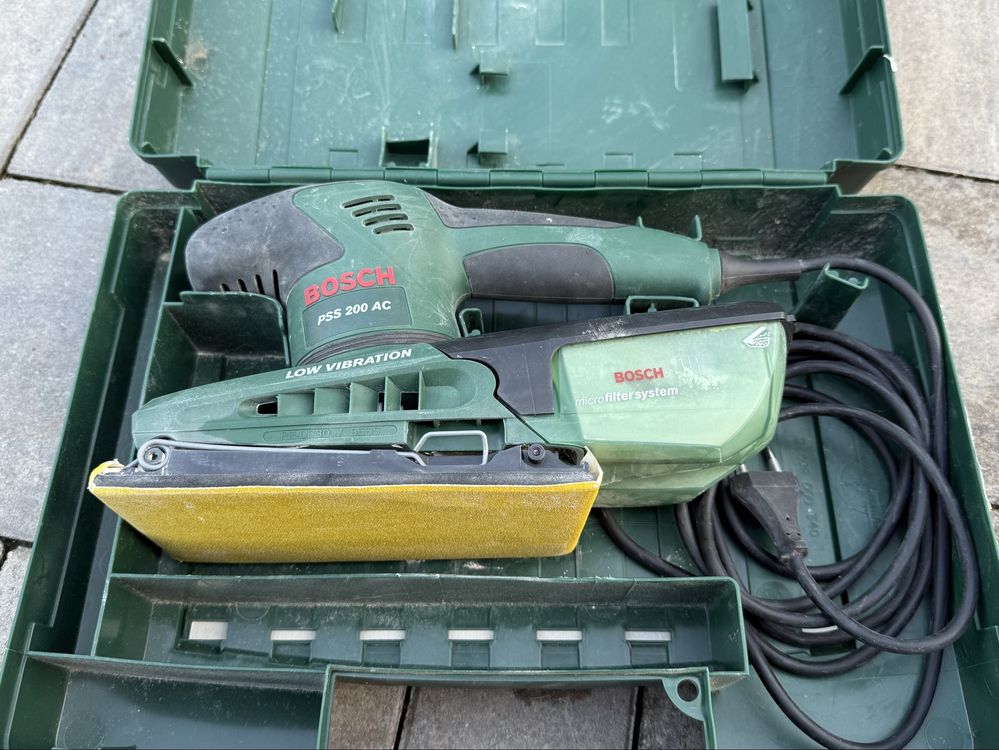 Szlifierka oscylacyjna Bosch PSS 200 AC + walizka