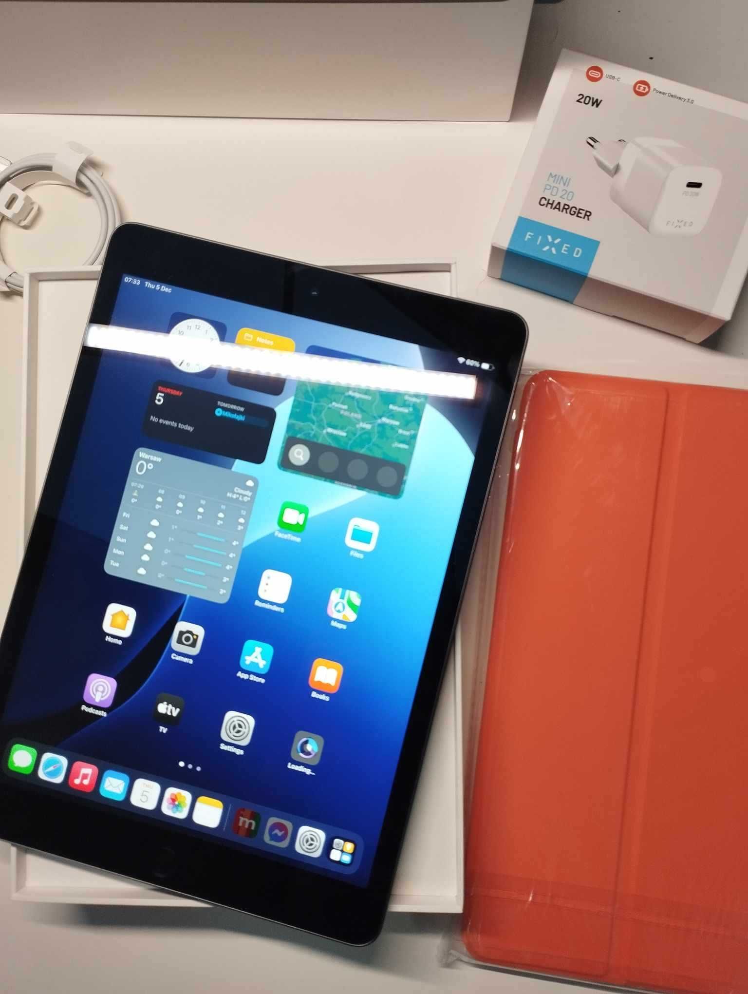 Apple iPad 10.2" Tablet w ładnym stanie z etui i szkłem hartowanym