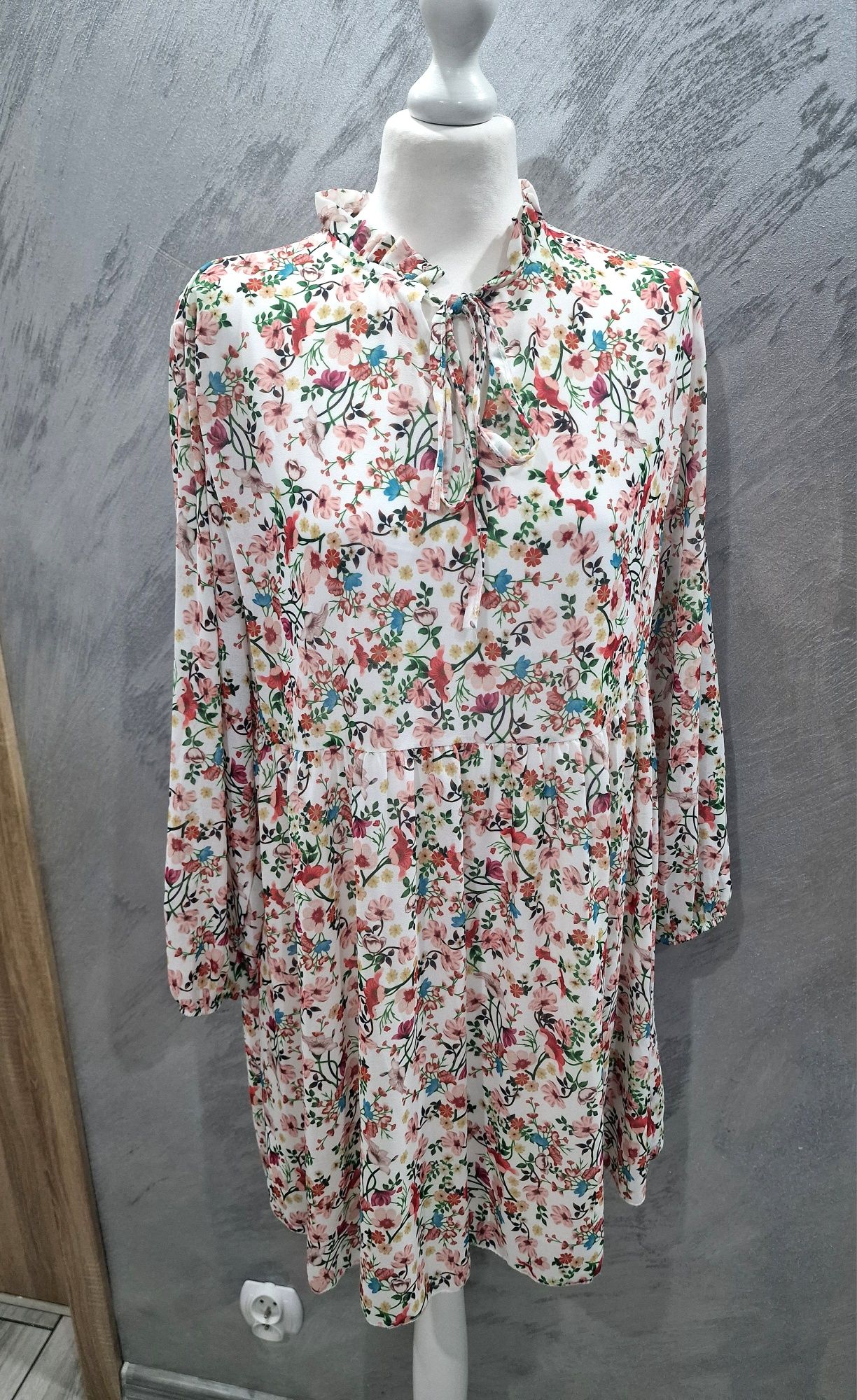 Śliczna sukienka 40 38 w kwiaty luźna oversize