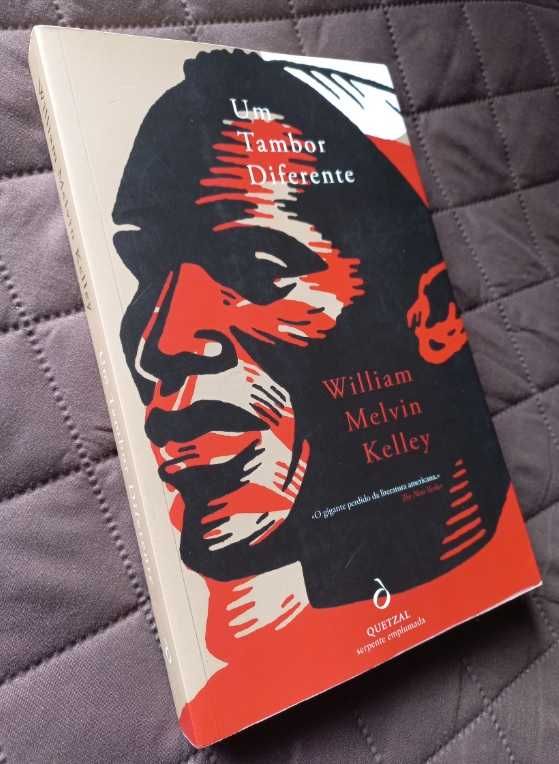 Um Tambor Diferente - William Melvin kelley