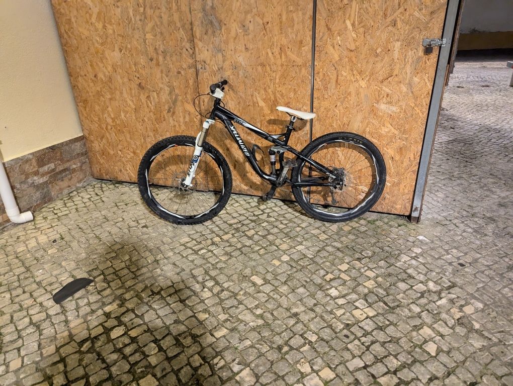 Bicicleta de dirt jump/slopetyle specialized