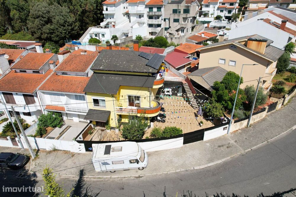 Moradia geminada  T4 + 4 apartamentos- Sermonde Grijo