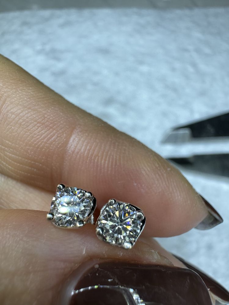 Золотые серьги 1 ct пусеты бренд Brev 750