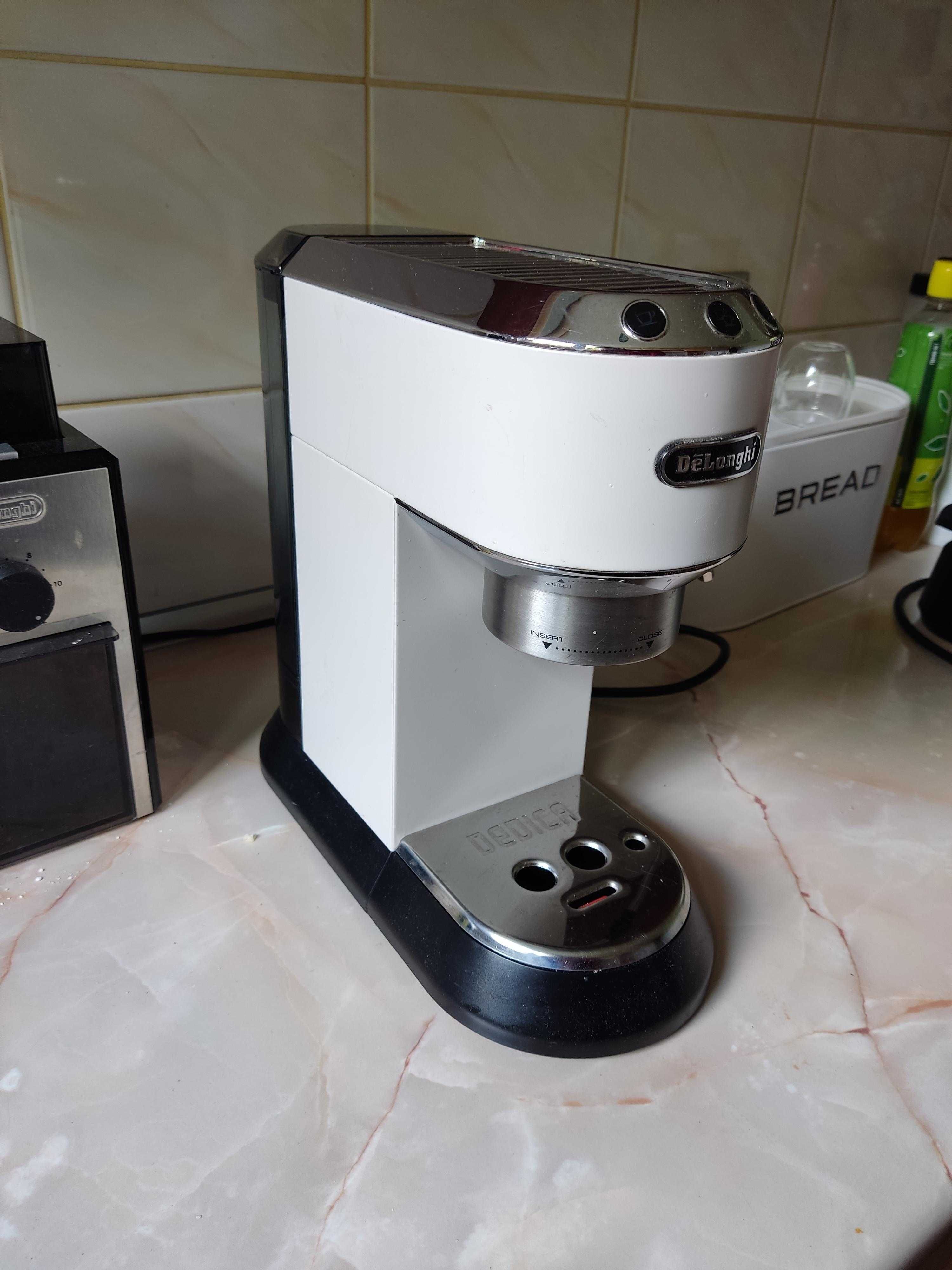 Zestaw DeLonghi Dedica (+młynek, zestaw akcesoriów)