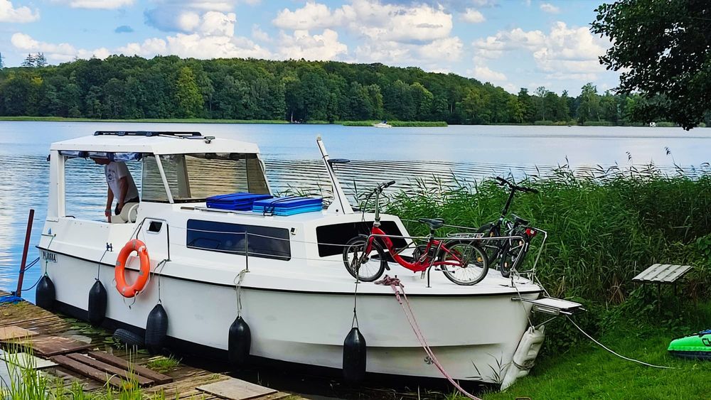 Jacht motorowy Weekend 820 z przyczepką