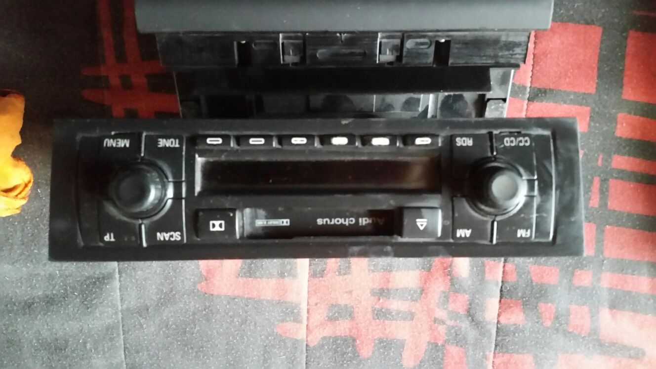 Radio  cassete audi 3 8p