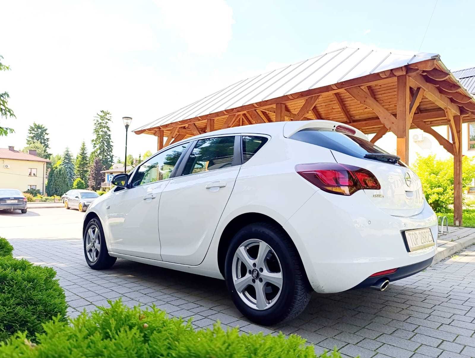 Opel Astra J 2011r 1.4 turbo benzyna 138tys km przebiegu wersja Cosmo