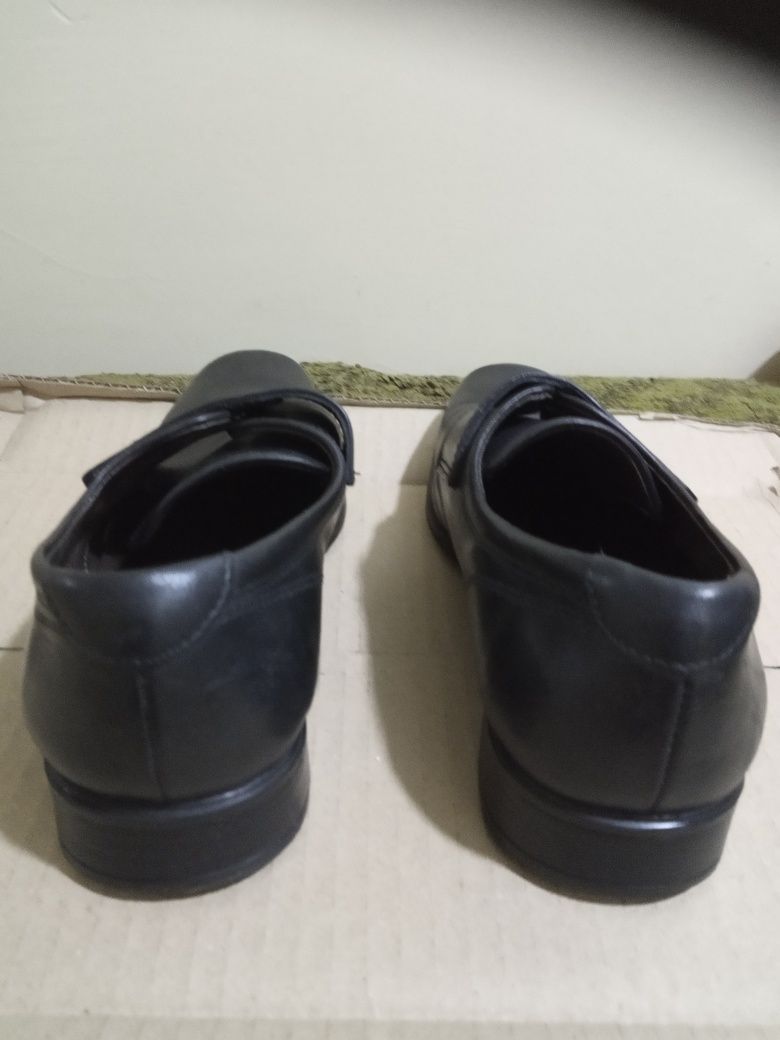 Туфли мужские кожаные Irbis,состояние ,как новое,размер 37.смотрите фо
