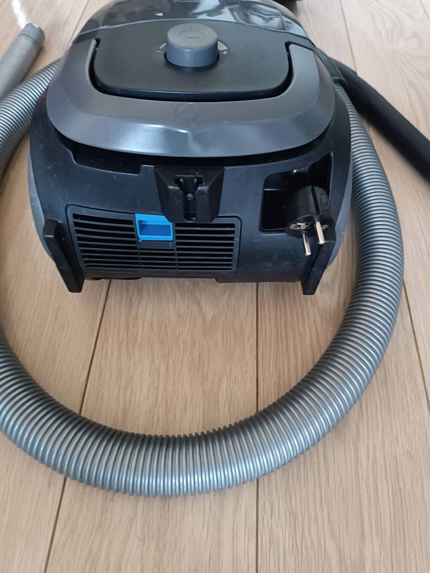 * Odkurzacz workowy Philips PowerGo FC8244/09