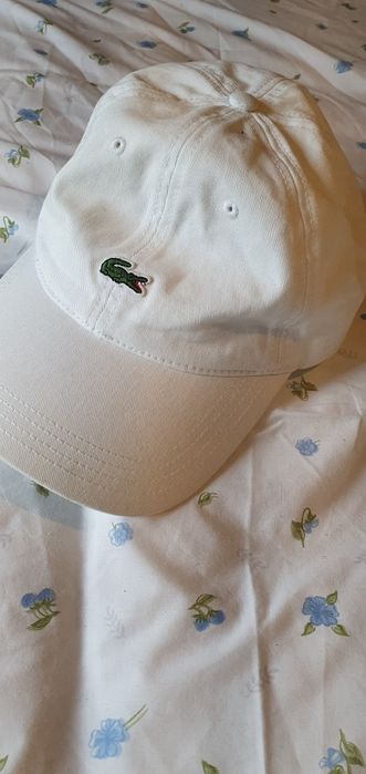 Chapéu branco lacoste