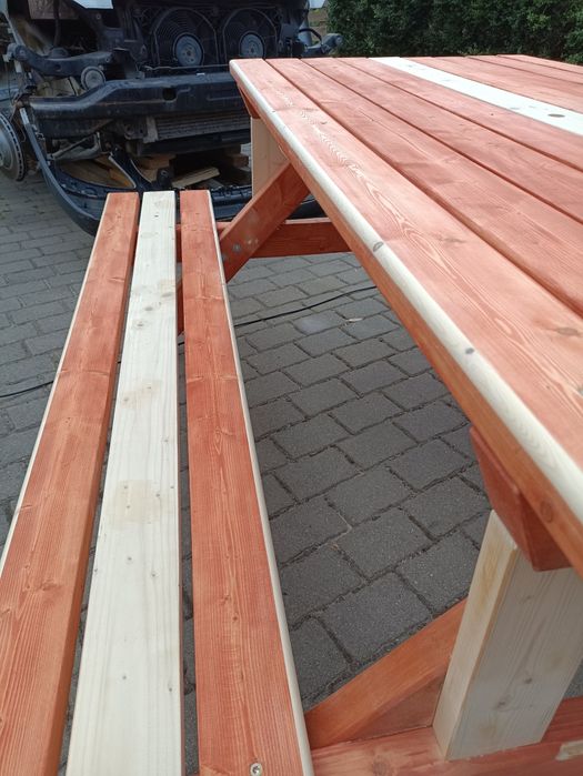 Stol z lawkami ,peknikowui