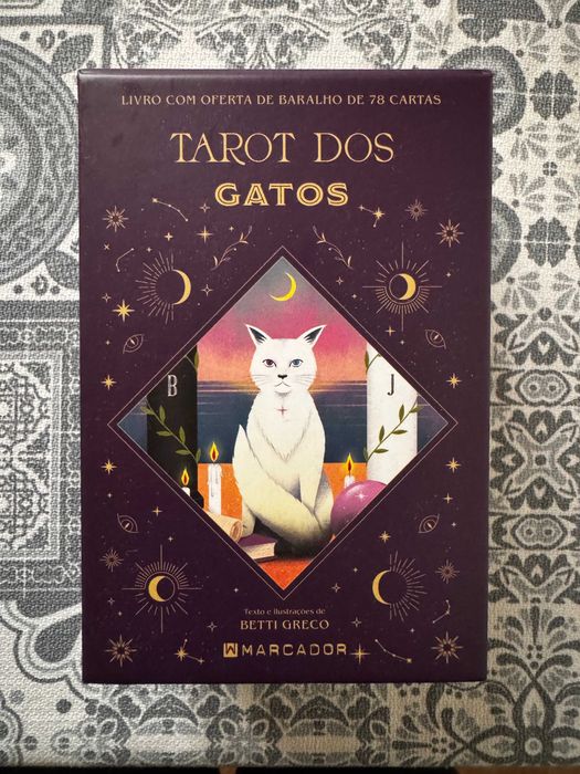 Tarot dos Gatos - Livro + 78 cartas.