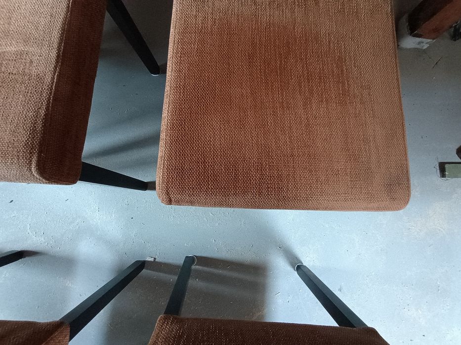 Krzesła brązowe czarne nogi 6 sztuk