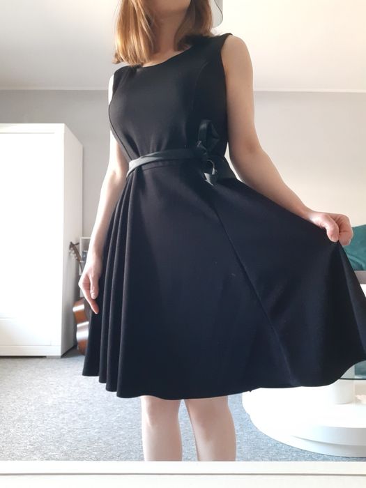 Sprzedam sukienke czarna