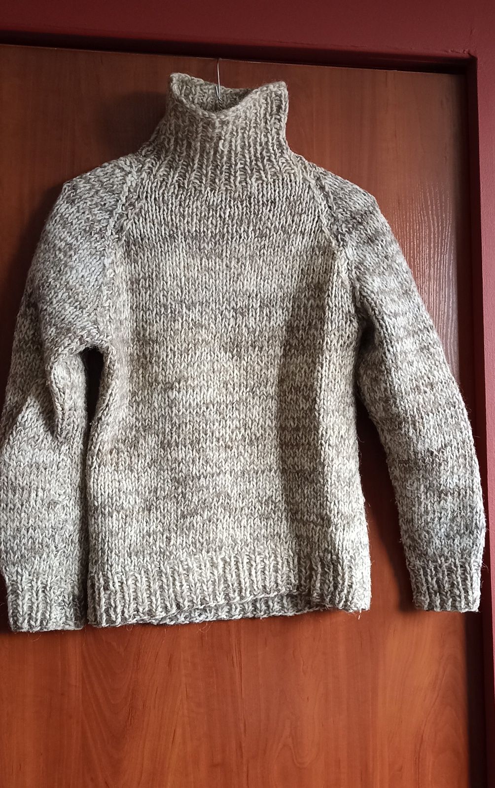 Wełniany gruby sweter