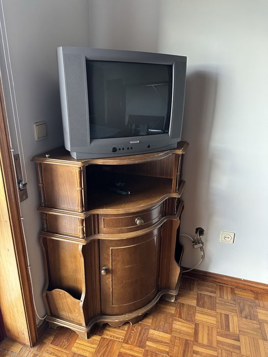 Cama 140x180 com colchao ortopedico criados mudo, movel e tv