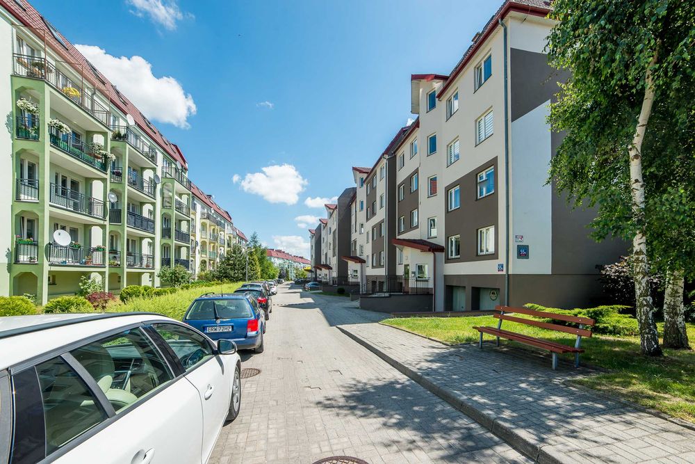 Garaż w bryle bloku – Romanowska 55B – zaparkuj także przed garażem