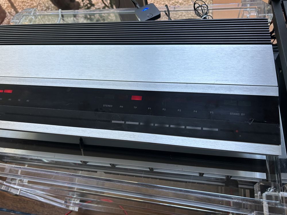 Amplificador/receiver Bang&Olufsen Beomaster 2000, em bom estado.