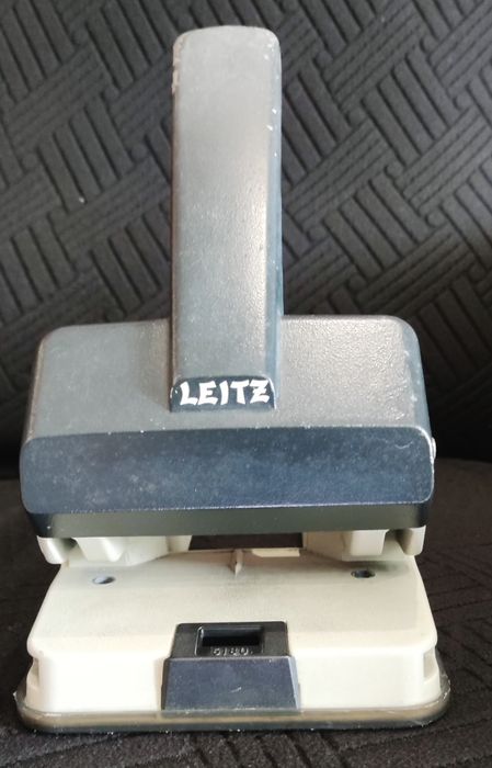 Furador de papel grande capacidade