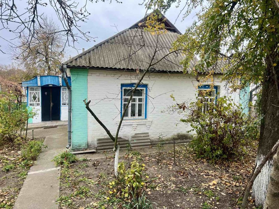 Будинок з городом та виходом до річки
