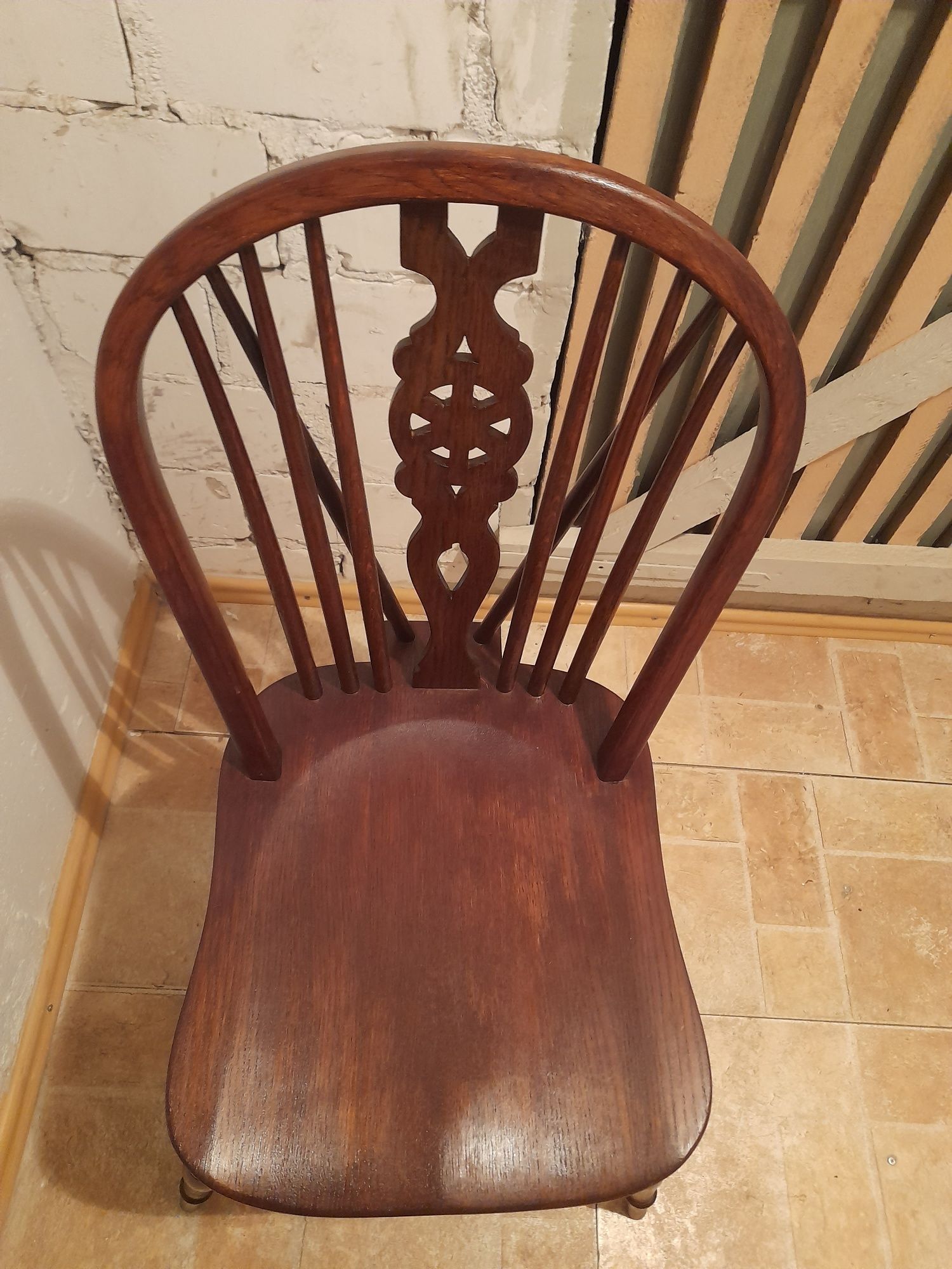 Krzesło staroć, odrestaurowane.