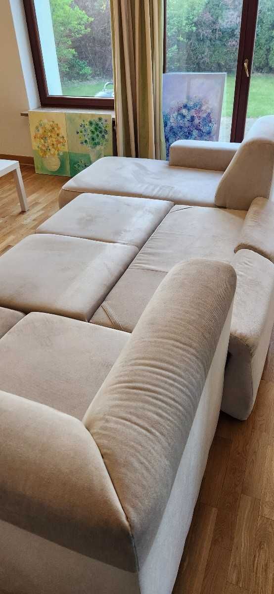 Narożna biała sofa z funkcją spania