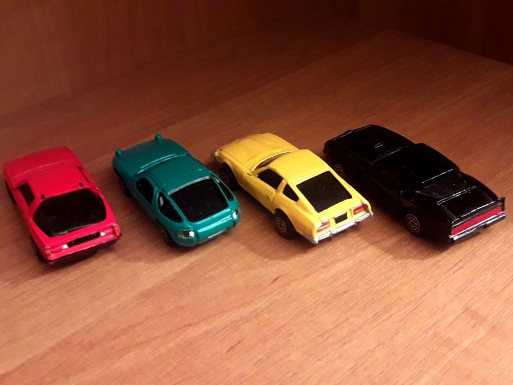 Resoraki modele skala Pontiac Datsun Mazda Porsche PRL