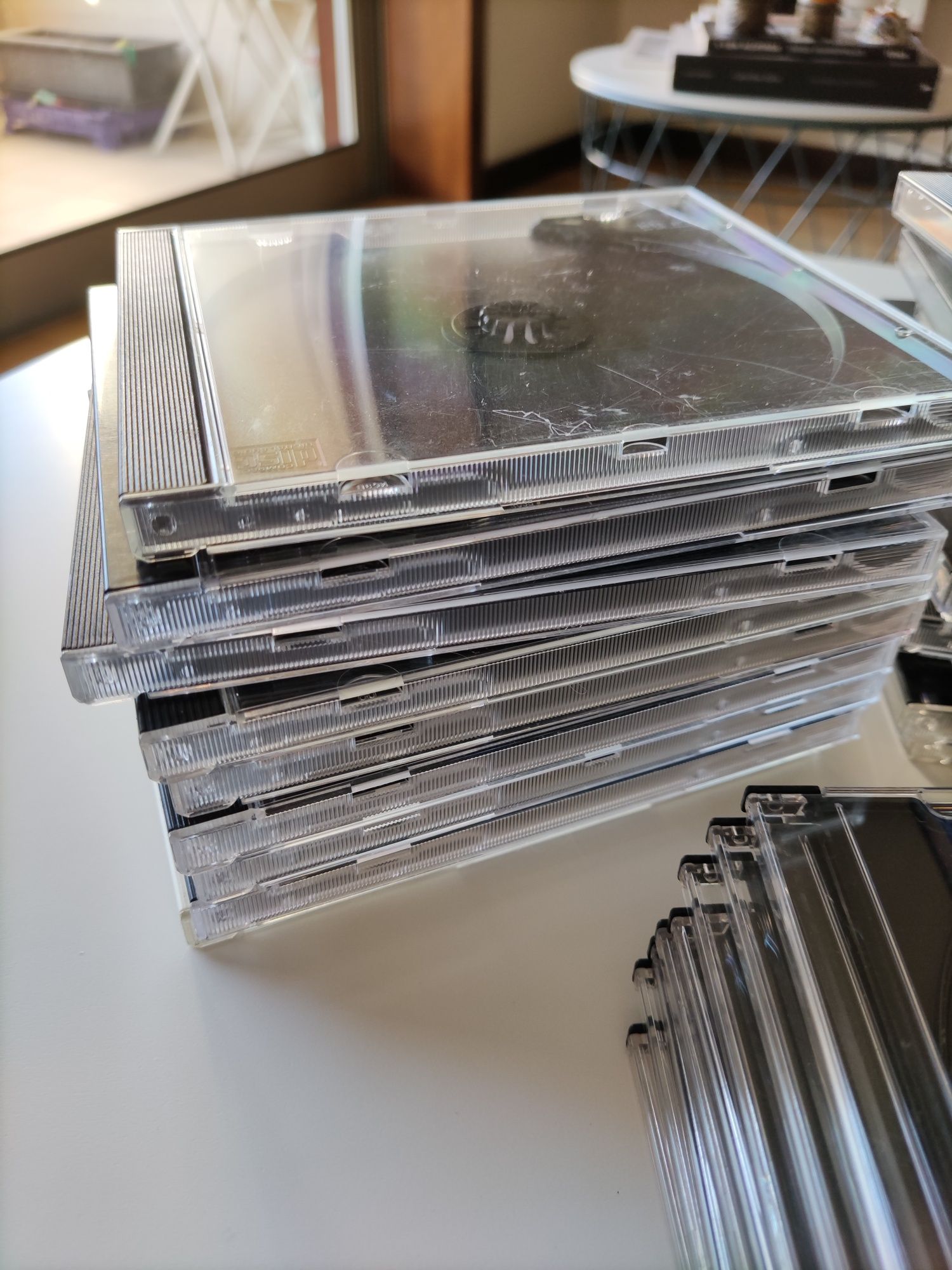 27 caixas de CD/DVD usadas