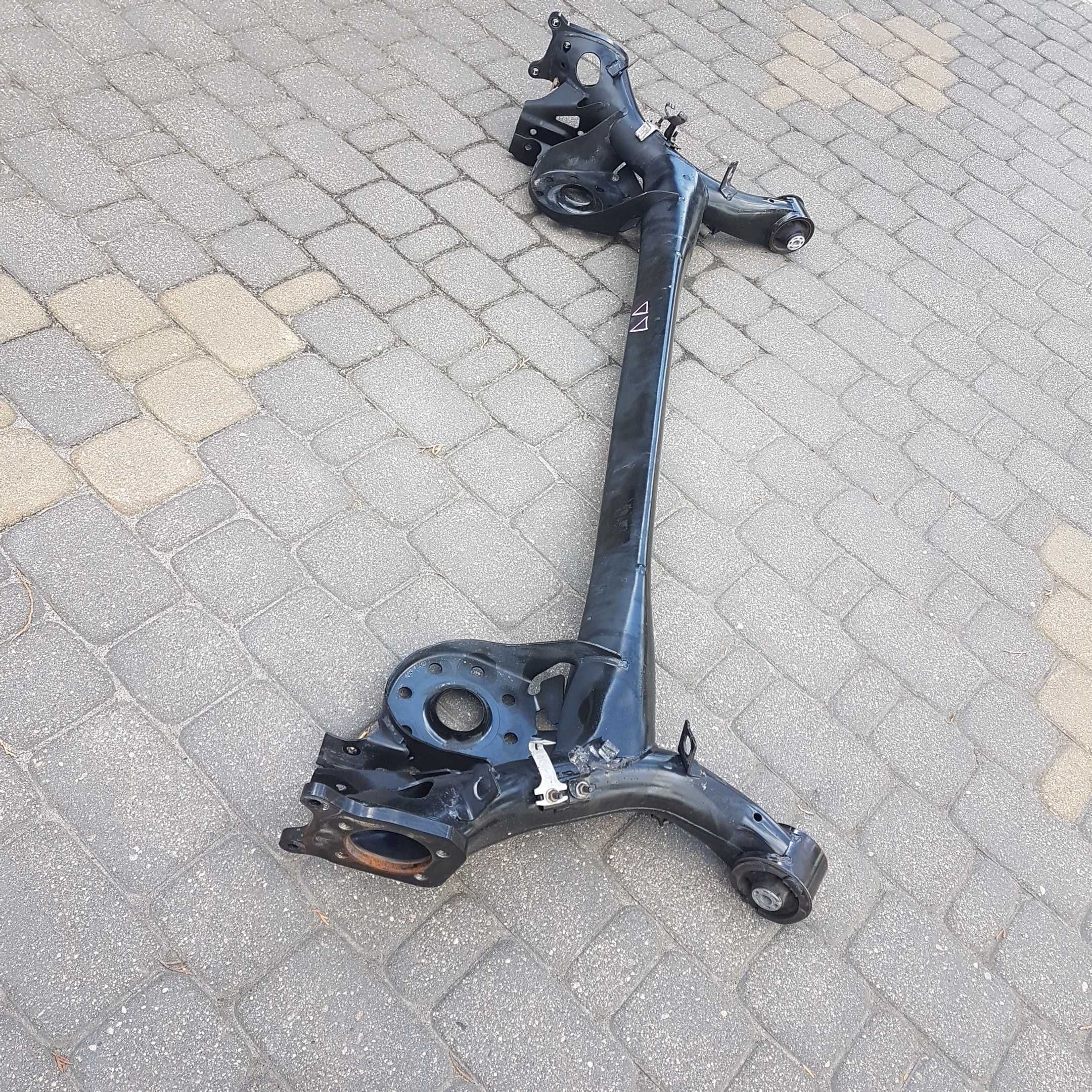 belka zawieszenie tył tylna toyota yaris II III 07- jak nowa TARCZE