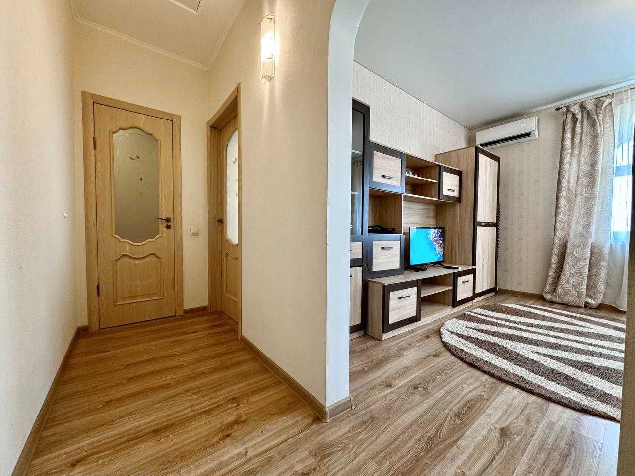 ApartPoltava НОВИЙ буд. центр міста, ПАНОРАМНИЙ БАЛКОН. подобово