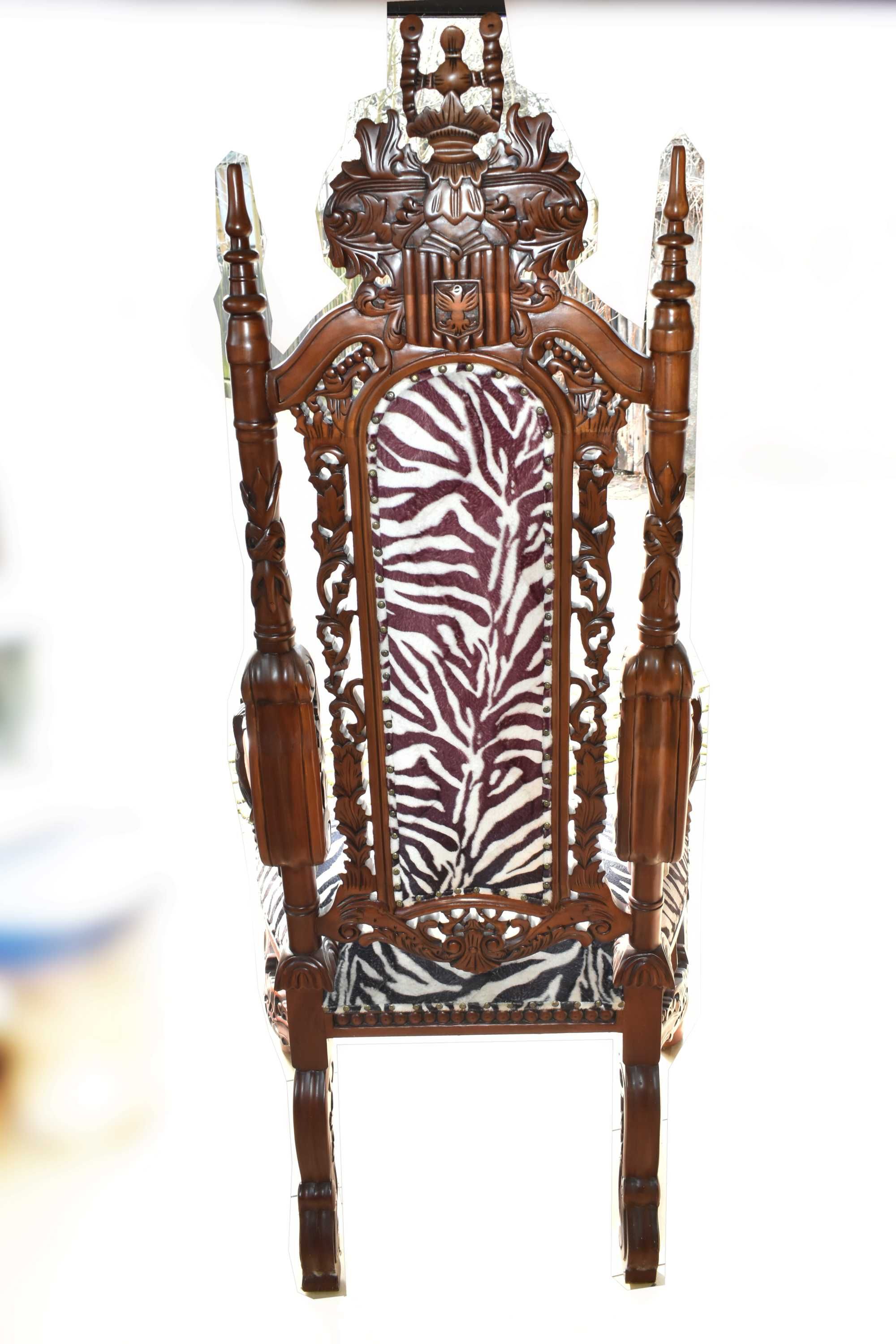 Krzesło fotel drewniany rzeźbiony z podłokietnikami tron wzór konie