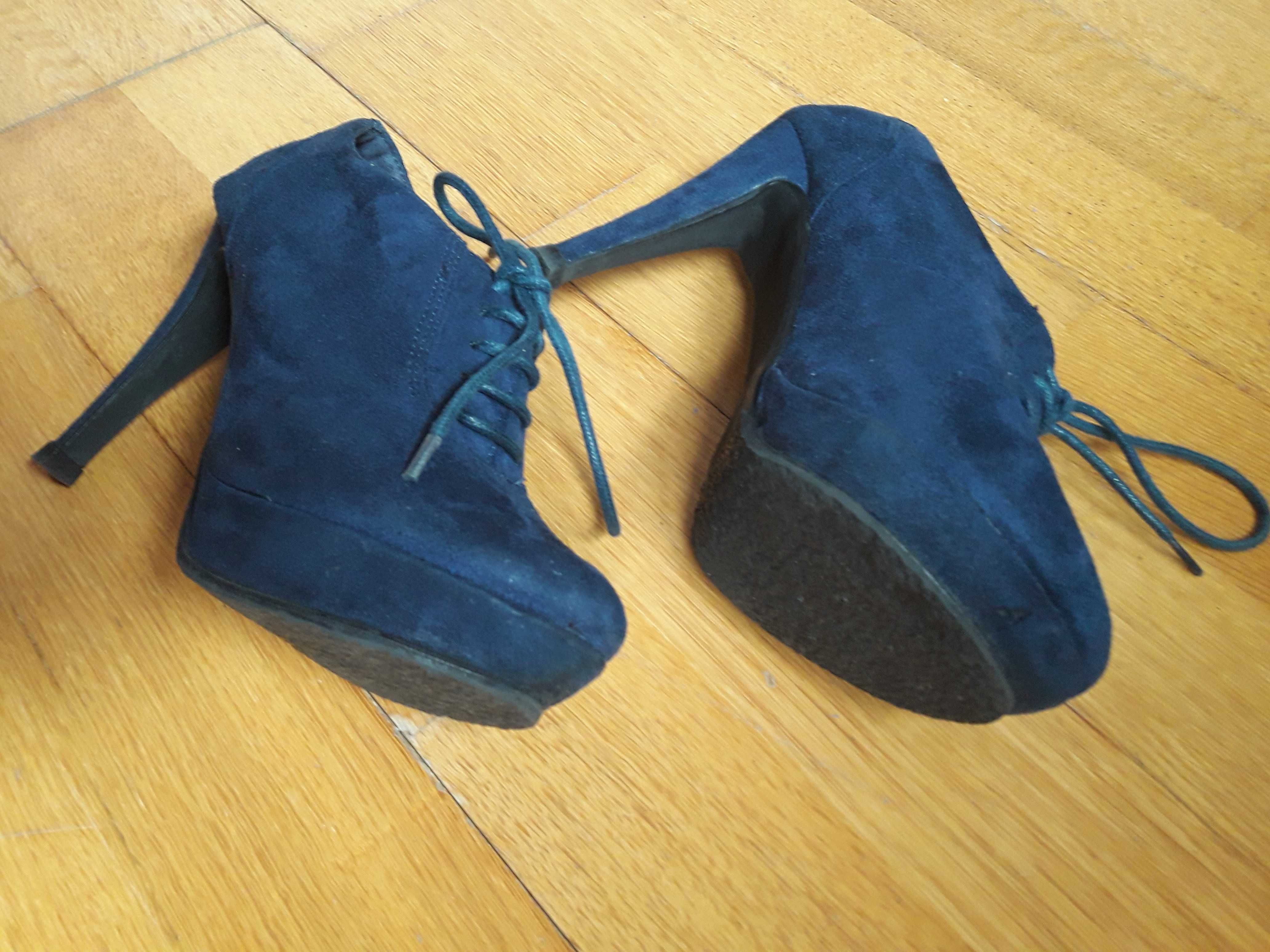 Sapatos em Camurça Azul