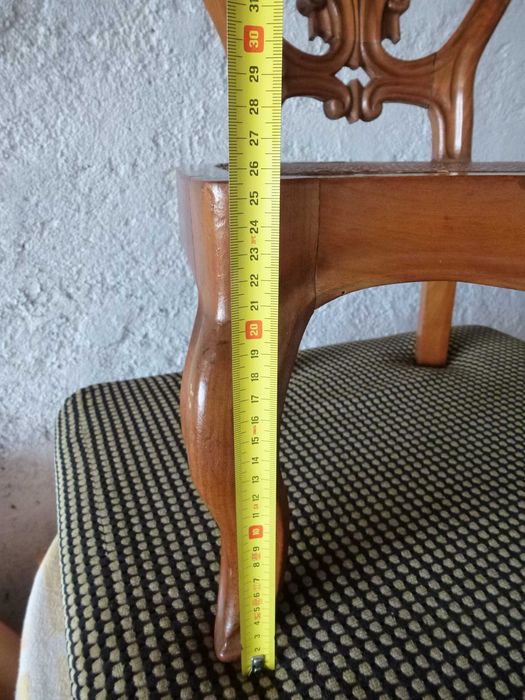 Cadeirinha antiga de costura