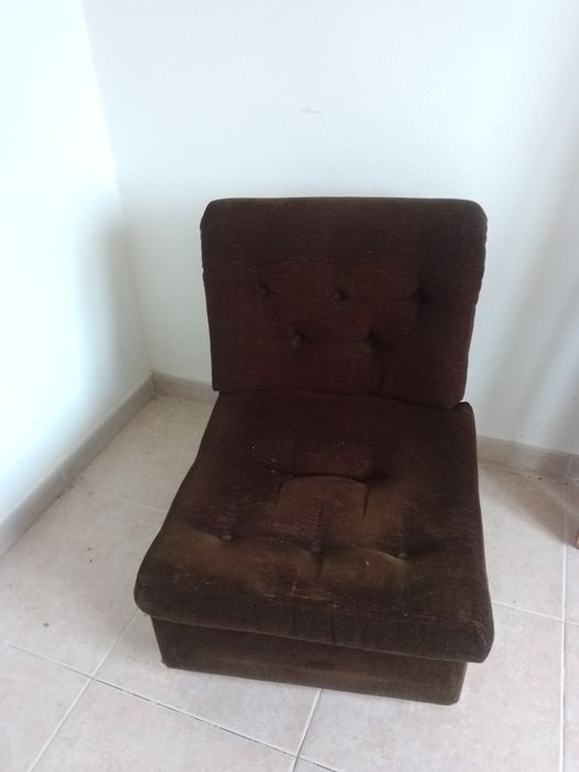 Sofá em veludo castanho