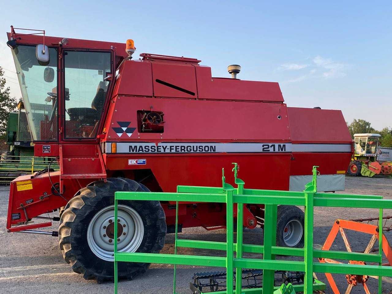 Свіжо привезений зерновий комбайн Massey Ferguson 21,Claas