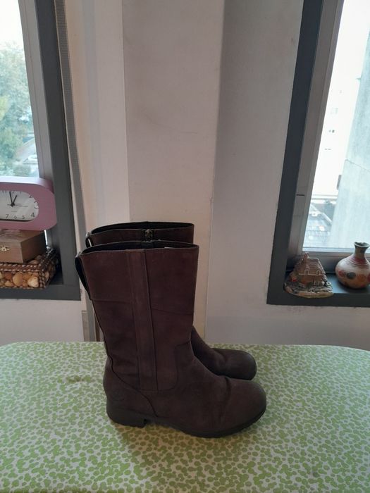 Vendo Botas de Senhora TIMBERLAND muito bonitas como novas