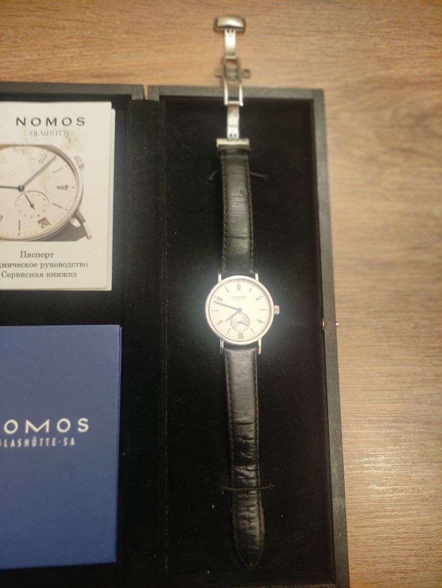 Часы Nomos Tangente Sport Datum